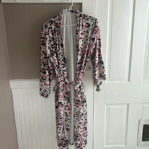 Size medium, leopard print pink, black and white robe.